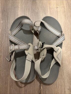 Chaco Hiking Athletic Sandals Size 8